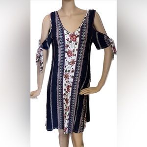 Francesca’s Cold shoulder tie boho dress